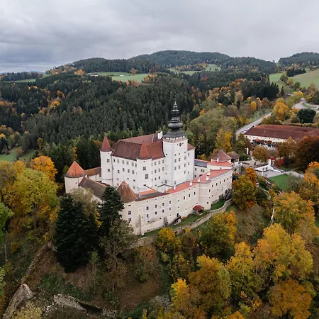 Schloss Weinberg Hotel *