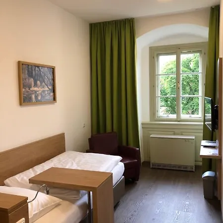 Schloss Weinberg Hotel *